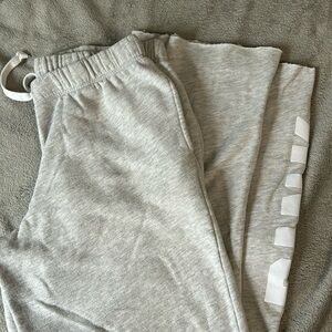 PINK Victoria's Secret Gray Large EUC Sweatpants Jogger